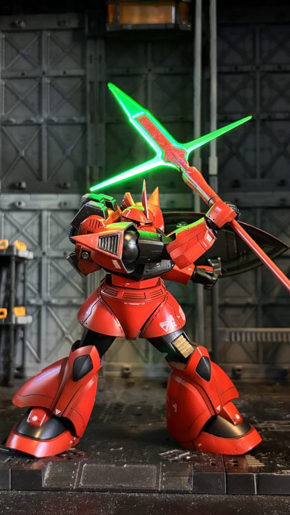 十字槍はディランザからです。めちゃ似合う！！しかも加工はしてないのにブラックライトを当てただけでこんなに発光。