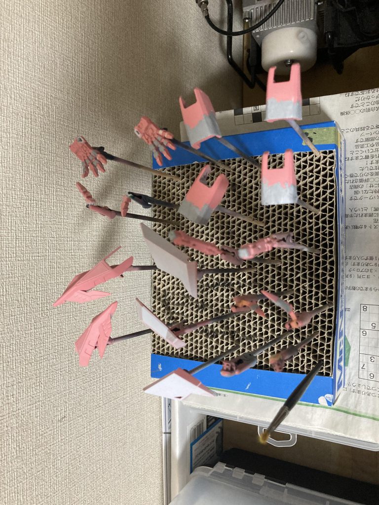 手を入れる箇所が多いのがHGの面白いところ。