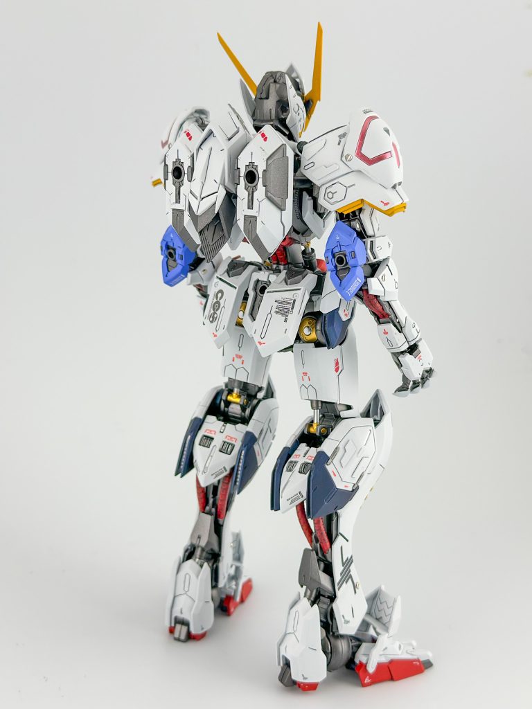 ほかは肩やふくらはぎにプラ板を貼ったりしいたけを数箇所埋め込んだりしています。シリンダーはオス部のエクストラフィニッシュを剥いで塗り直しています。