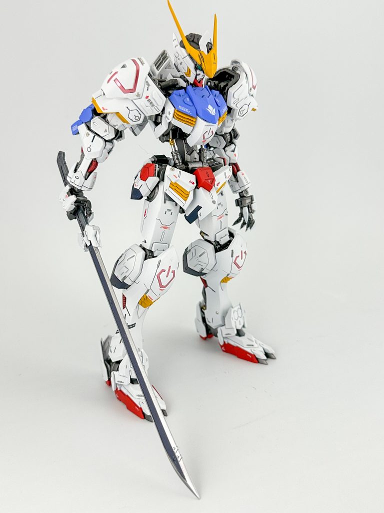 刀。こちらも刃、刀身共にマスキングで塗り分け。