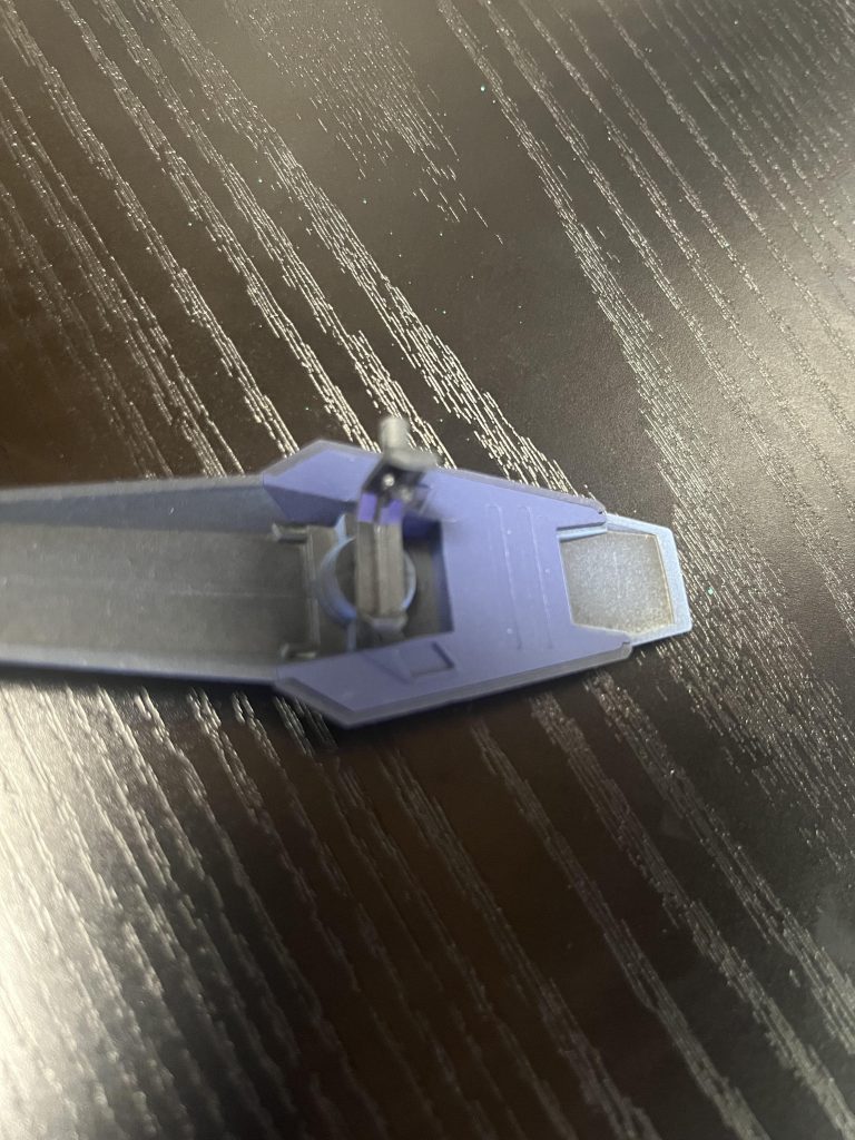 写真撮ろうと動かしてたら、シールドを腕を繋げる部分が折れてしまいました...かなり昔のジャンクを使ったのでしょうがないんでしょうけど、残念無念...