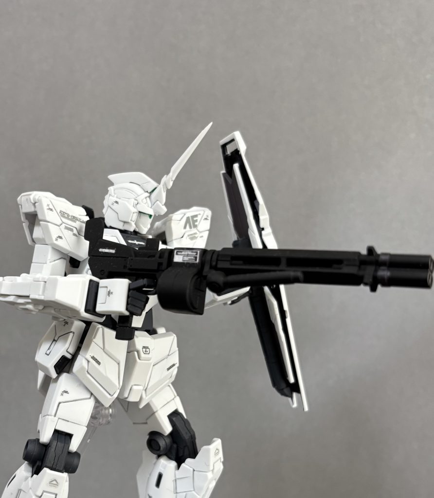 ドライセンの攻撃を防ぎつつガトリング攻撃するシーン（のつもり）