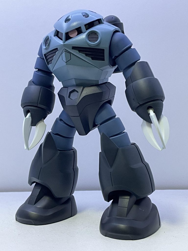 色数を抑えて量産機の渋さ重視で仕上げました。デカールは貼らずにシンプルにしました。