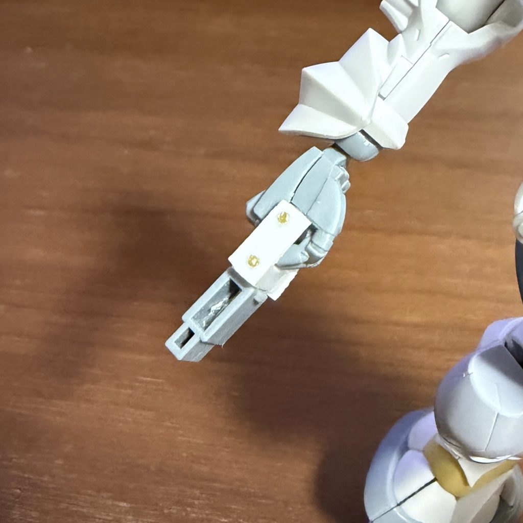 ハクジの持ち手の向きを変えると、持たせた時の印象が結構変わります。