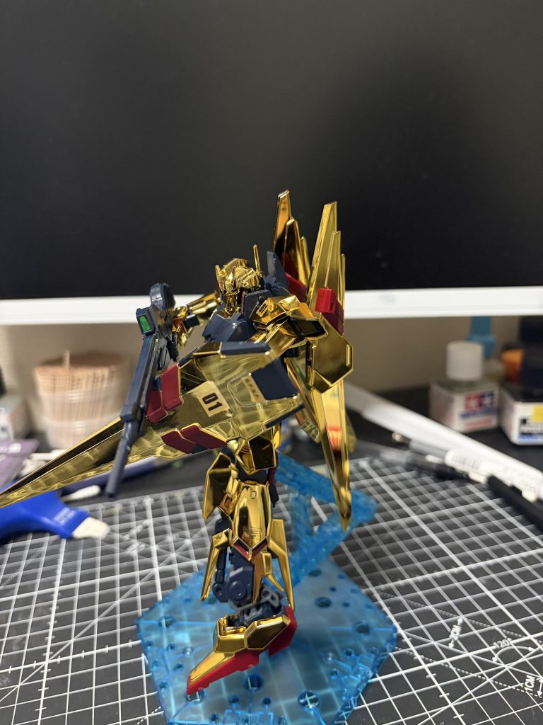 ポージング武装がデカすぎてカッコつかないけど...ご覧いただきありがとうございます。