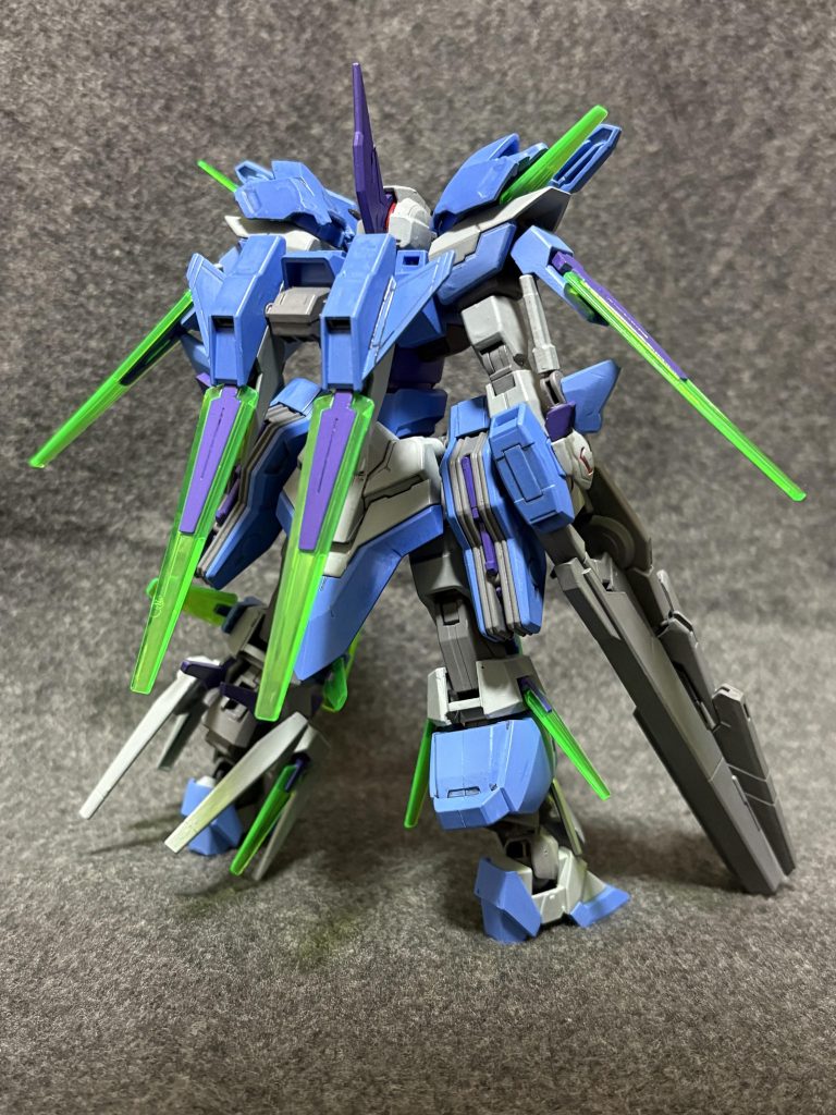 背面。コアファイターもコアブースターっぽくしたかったのですが肩やら腰がゴチャゴチャしすぎて可動域に問題が生じるため断念しました。