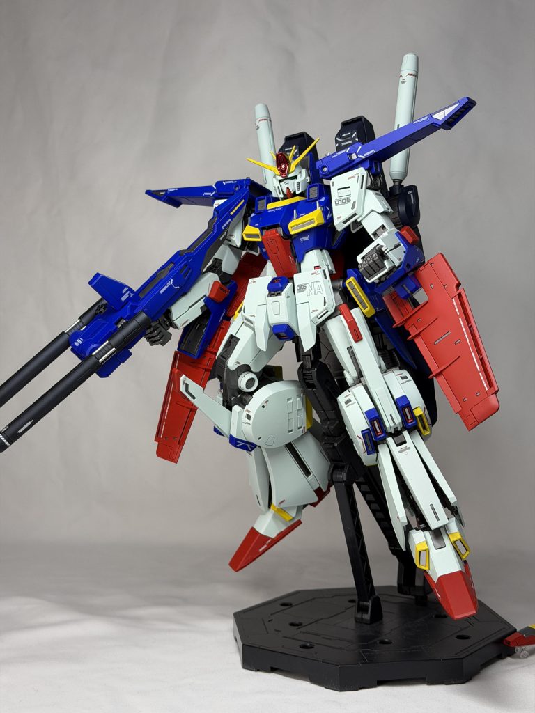 あまり動かせないですがちょっとポーズを