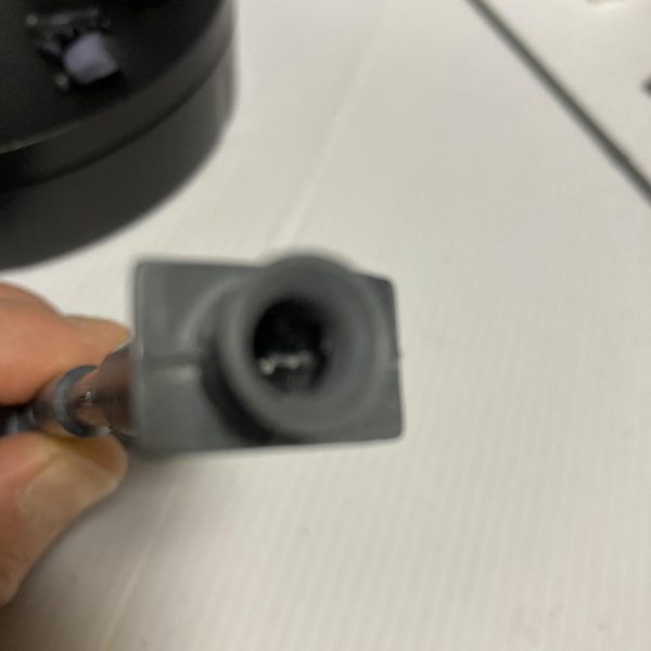 大分完成に近づきたした😊ヒートサーベル、赤やオレンジはちょっと飽きたので😅青に・・・もう少し青白い感じにw吹き過ぎましたwツヴァイ付属のバズなんですが😅同じ型式だと思うのですがケンプと比較するとデカいwとりあえず、接着後にピンバイスで開口。この、デカくてダサいバズ・・マシにするのが今日の課題です✋頑張ります（2枚目）