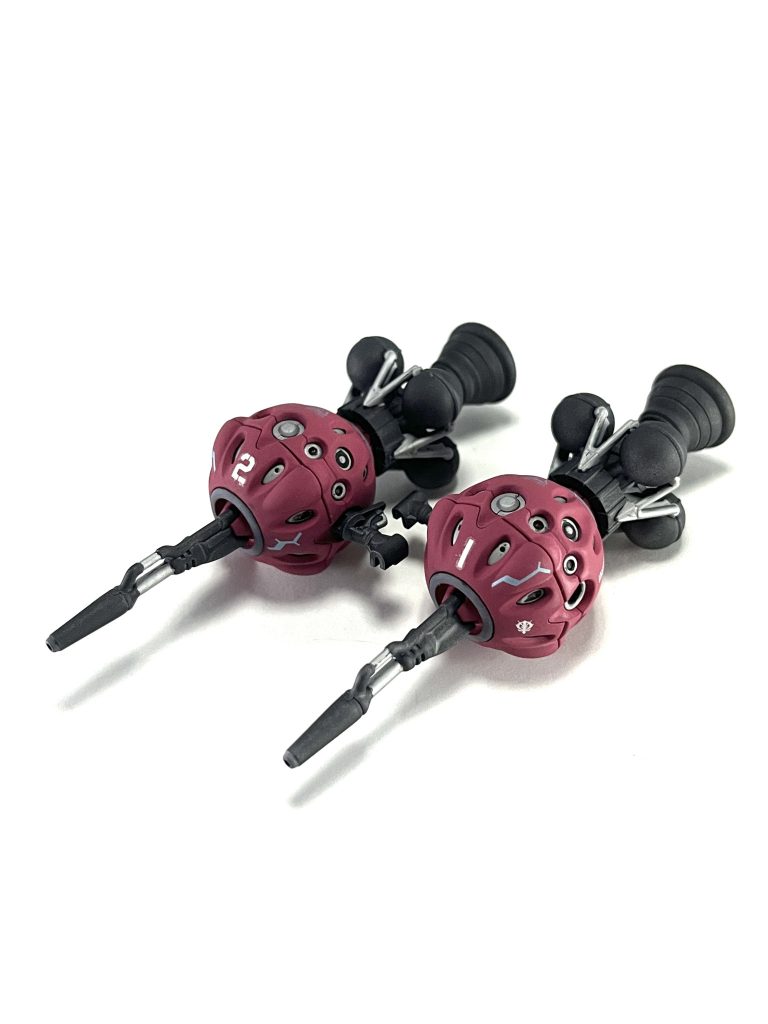 ビットは単機だとアシメ、2機並べるとシンメトリーになるようにデカールを配置しました。