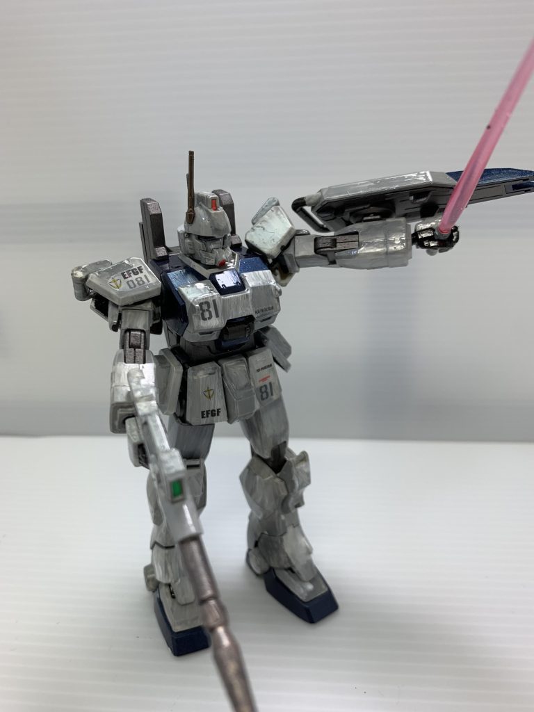 ビーム•サーベルを持たせました。