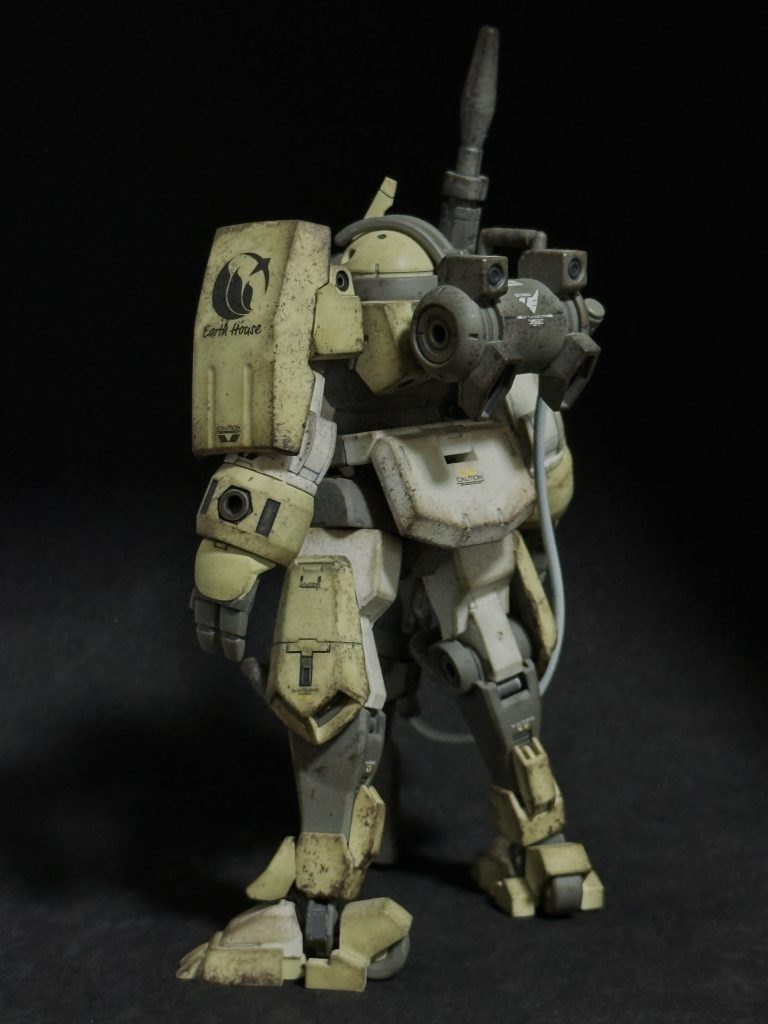 成形色仕上げ、地球寮のデカールを貼ってお手軽ウェザリングしました。