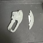 塗り分けのためにヒートアックスの刃を切り離し。差し込んだ時に安定するようにプラ板[…]