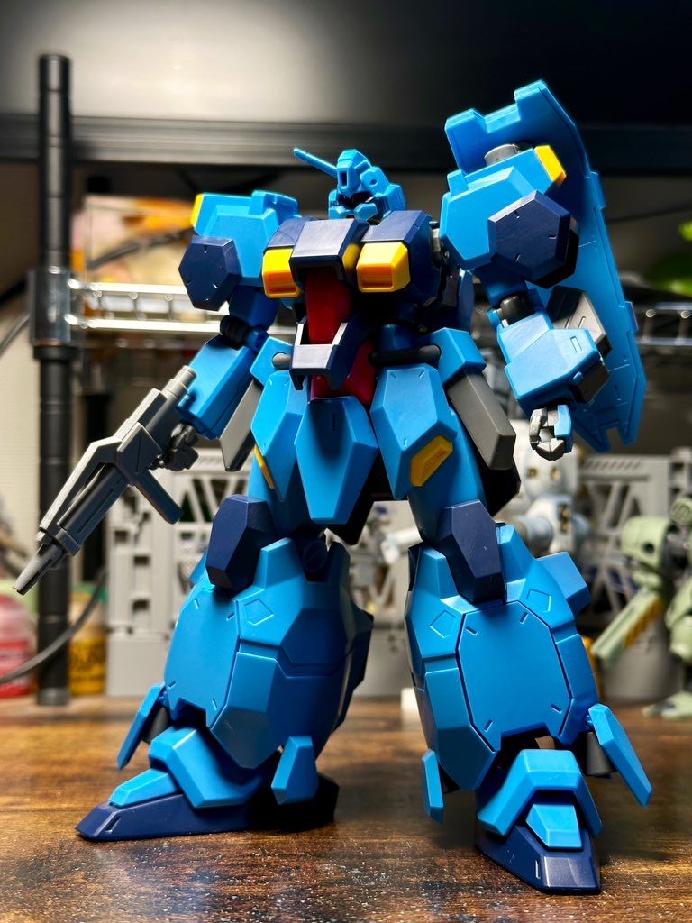 作品名：グスタフカール積み崩し<p>00型はキャンセル待ちでワンチャン狙ってたけど買えなかったなー どこかのタイミングで買えたら良いな… ということで、ギレンの野望Ver.を仮組しました</p>
