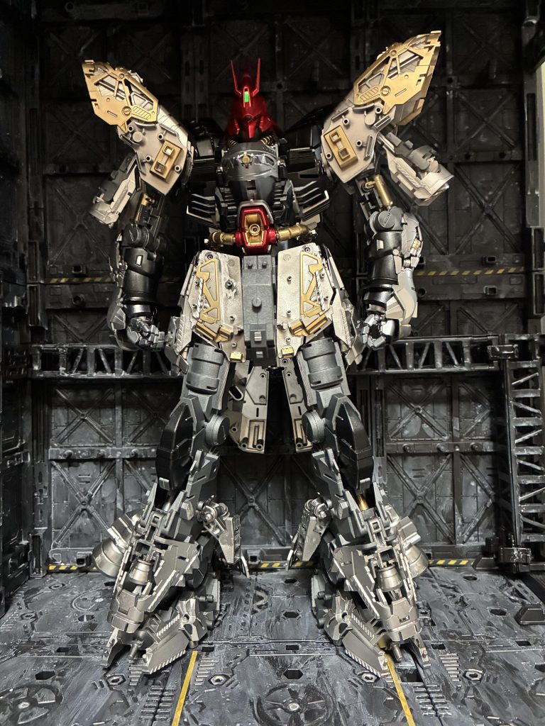 タミヤさんのメタルシルバーとメタルゴールドのスプレーはすごい！簡単に金属調のイメージになります。