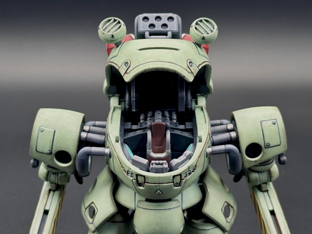 こちらもコクピット内部を適当に塗り分けてます。