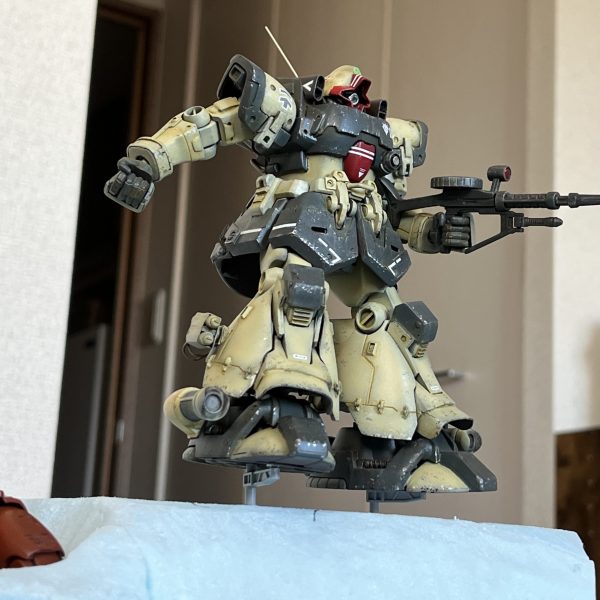 ホバーリングの「浮遊感」を演出する為に着脱式の差し込みプラグを作ってみました。差し込みプラグを足裏から取り外す事も出来ます。ジオラマに埋め込んだプラパイプにプラグを差し込みます。プラグの立ち上がり部はコットンで文字通り煙に巻いてしまおうかと…😅。仕上がりは多分地面から足が浮いている様に見えるはず…です😆。（2枚目）