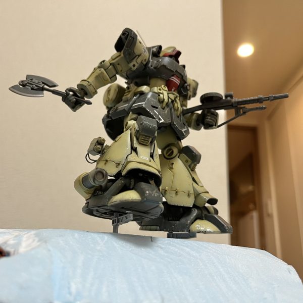 砂煙を超ーリアルに仕上げる事が出来たら、超ーカッコいいジオラマになりそうです😆砂煙を巻き上げ砂丘をジャンプする寸前のトローペン！うんうん、浮いてます！飛んでます！朽ちたザクも良いアクセントになりそうです。願わくばザクの手前にラクダのキャラバン隊を横切らせたい😆ラクダ🐪〜どこ〜！（3枚目）