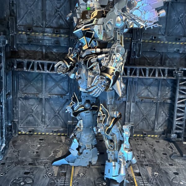 キャンディ塗装最後の作品として、フルフロンタル（全部前田）さんの機体を作成中エングレービングの塗装はとても難しい😓（2枚目）