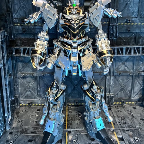 キャンディ塗装最後の作品として、フルフロンタル（全部前田）さんの機体を作成中エングレービングの塗装はとても難しい😓（3枚目）