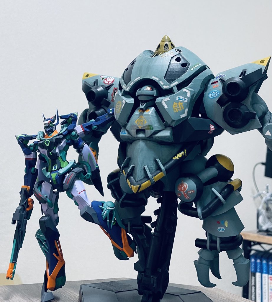 同スケールのジフレドと。144スケールのつもりでしたが、ファーストガンダムのゾックの全高に合わせているので、なんとなくオーバースケールな気もしています（笑）ボリュームあるからいいんですけどね👍