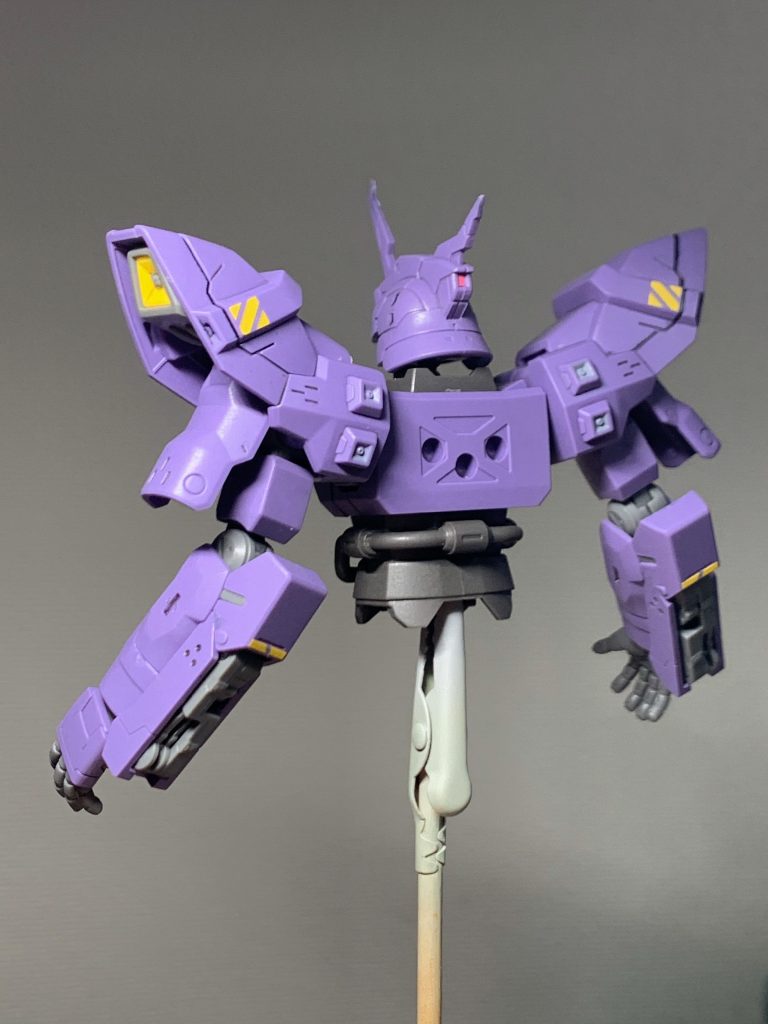 腕部にはバタフライエッジを装備。