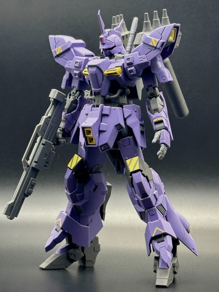 サザビーのプロトタイプである次世代サイコミュシステムの検証モデル。各部の意匠にサザビーとの繋がりが感じられるデザインですね。