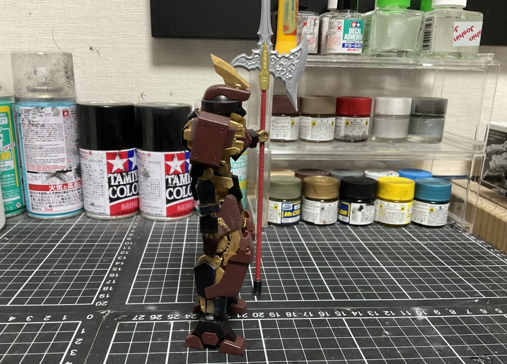 コトブキヤさんのパーツくっつけて筆塗りしてます。1日でササッと終わらしたんで塗装雑なのは見逃してもらえると助かります。