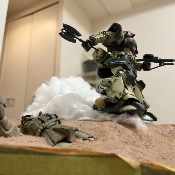 ラクダキャラバン完成！😆現地人もいい感じに仕上がりました。ザクが更に風化しました😁とりあえず真綿を広げて砂煙のイメージ作り…（7枚目）