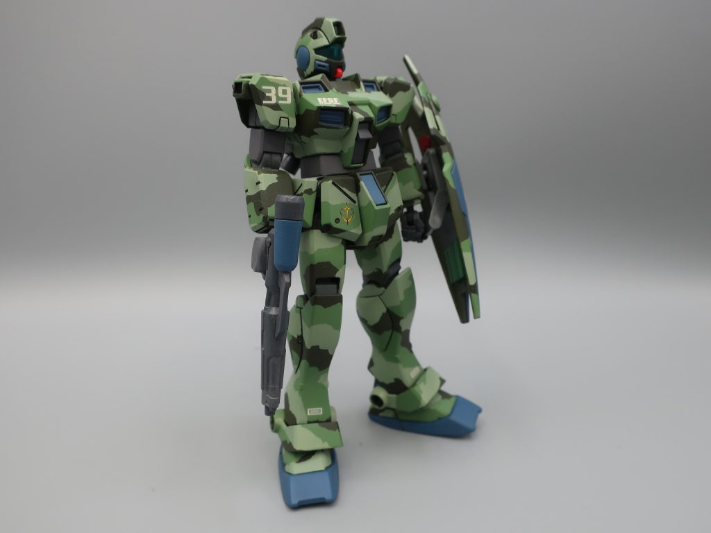 ヤンキーを恐れビクビクしていた学生時代。 通学途中にある お地蔵様に 「今日はヤンキーに会いませんように」と願っていたあの頃・・・そんな情けない過去の自分とはお別れです。しかし店に入る前に男なら誰しも考える事ですが 店内でヤンキー兄ちゃんとケンカになったら を想像しておきます。私はヤンキー兄ちゃんの拳をかわし ジャッキーチェンのようにテーブルを背中で転がり 追いかけてきたヤンキー兄ちゃんを壁を三角蹴りしてバク宙してやり過ごす ヤンキー兄ちゃんは壁に激突・・・そんな事をイメージしておきます。