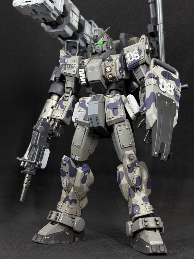 前回はオーソドックスなグリーン系の迷彩でしたが、今回はグレー系で塗装しました。①パープルヴァイオレット+NグレーⅤ微量②ニュートラルグレーⅡ③ニュートラルグレーⅢ