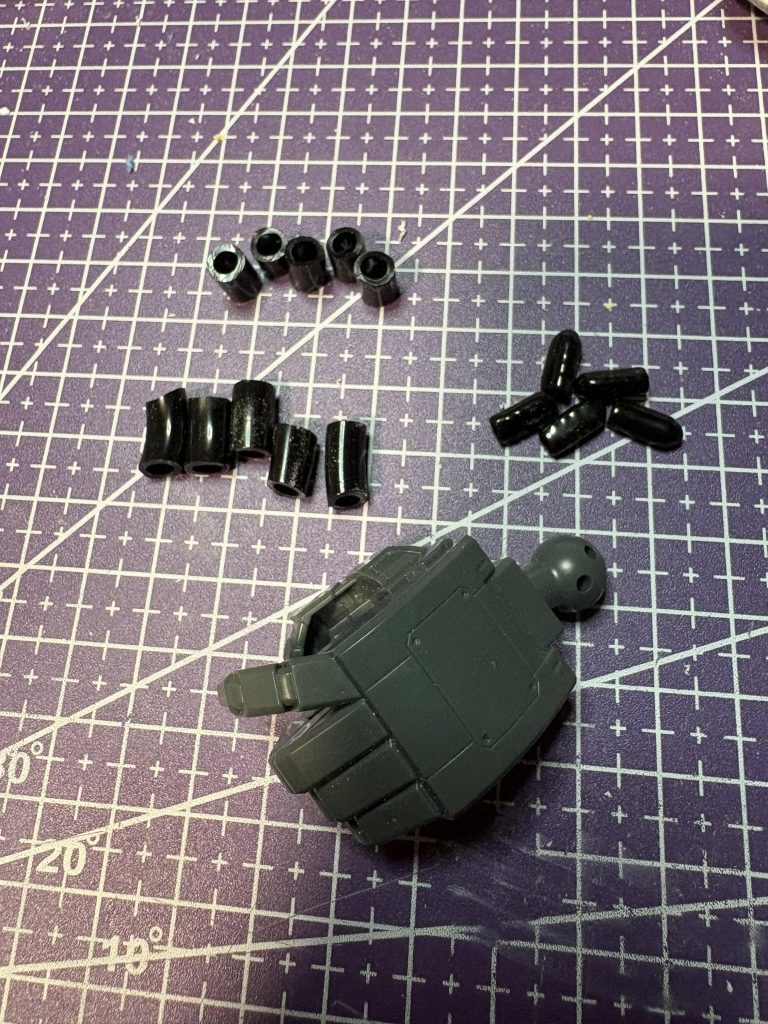 台座に合わせるため指を加工