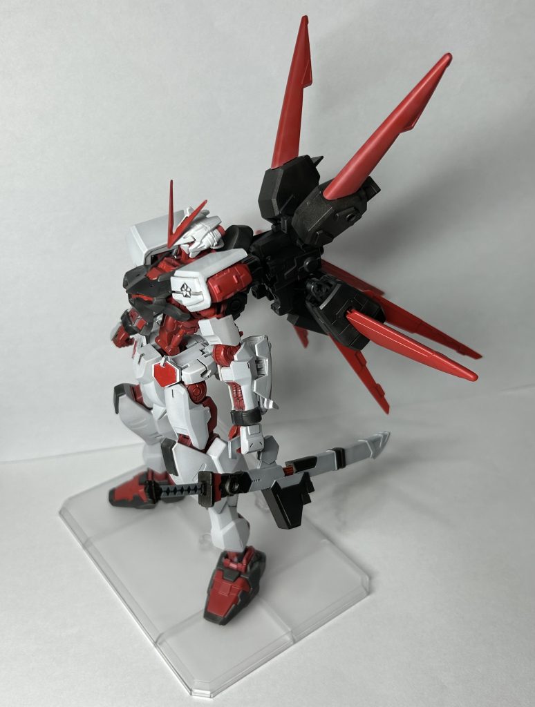 ・正面機体本体のスミ入れを増やしてます。桜のマーク部分がわかりやすいかも。