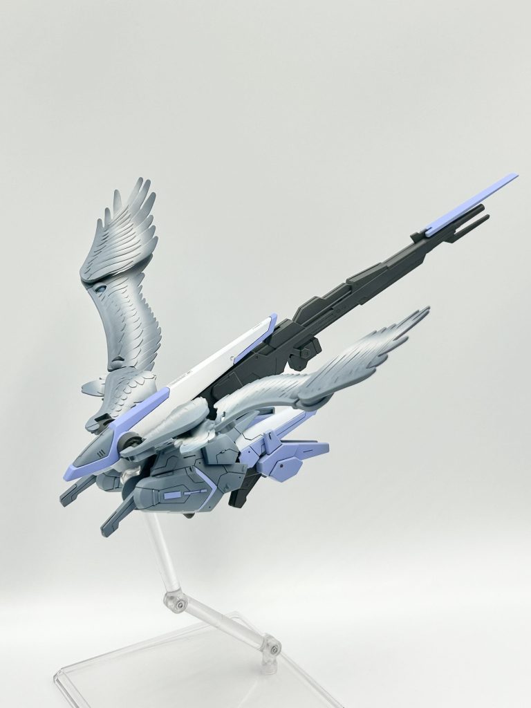 飛行型バックパック:単独飛行で、ロングライフルと脚部を運ぶ。後にドッキング！