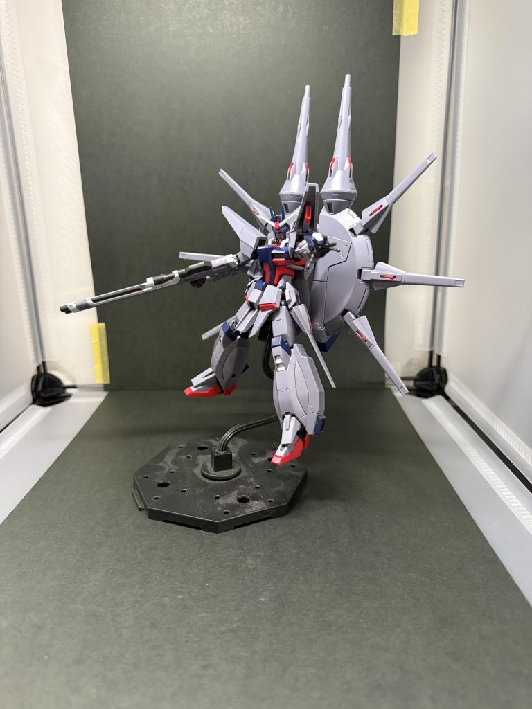 ドラグーンの赤いパーツと腰の裏のパーツを切り可動範囲も広くしました😁