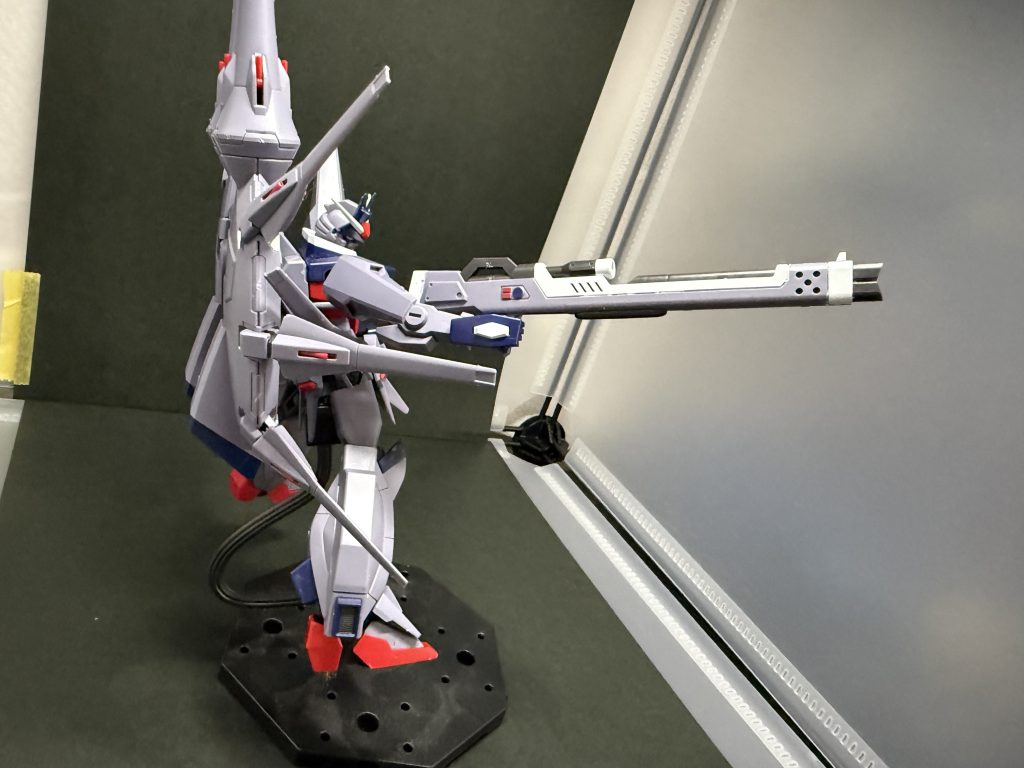 ステッカーを貼るところの白い部分は塗装しました。