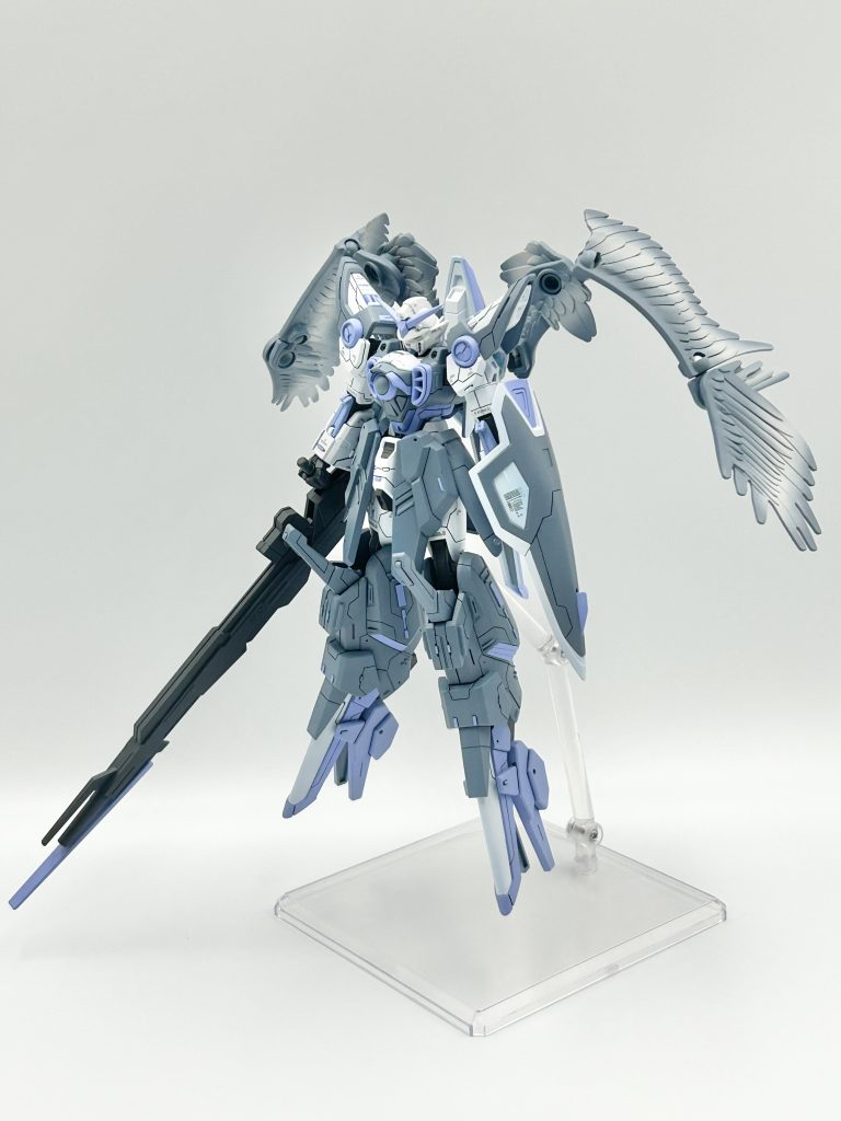 盾持ちバージョン:膝下とライフルは、ダブルゼッツーをそのまま換装。ロングライフルを装備させたかったので、機体を縦長に。