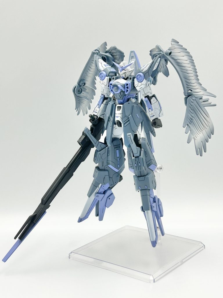 オリジナルEWモード:劇中同様に、ロボット的な機体本体と、パックパックは、有機的なウイングに換装。