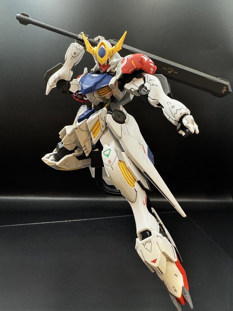 担ぎポーズで。良スタイルでよきです。