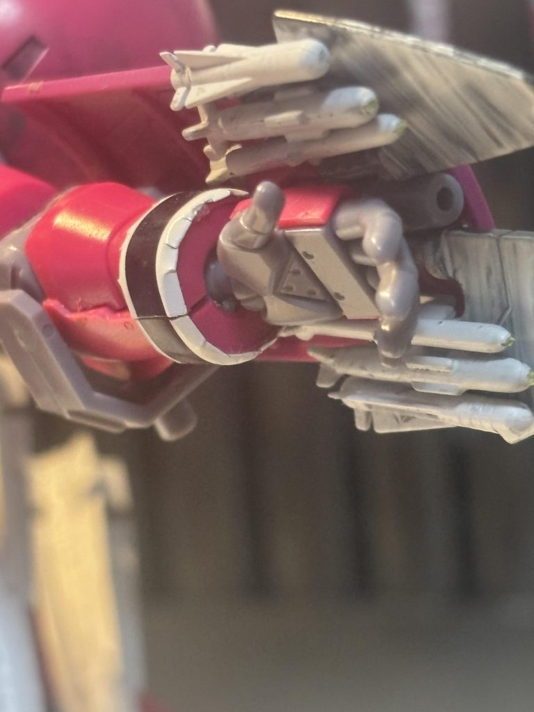 シールド内には三種類の対空ミサイルを六発装備