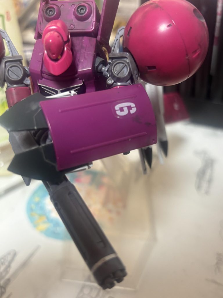 艦隊の上空にいち早く到達しミサイルを発射敵機には対空ミサイルやガトリングで応戦