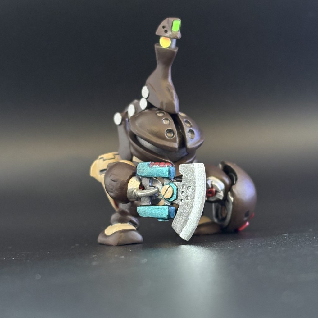 モノアイは可動化、センサー共にUVライトで光ります