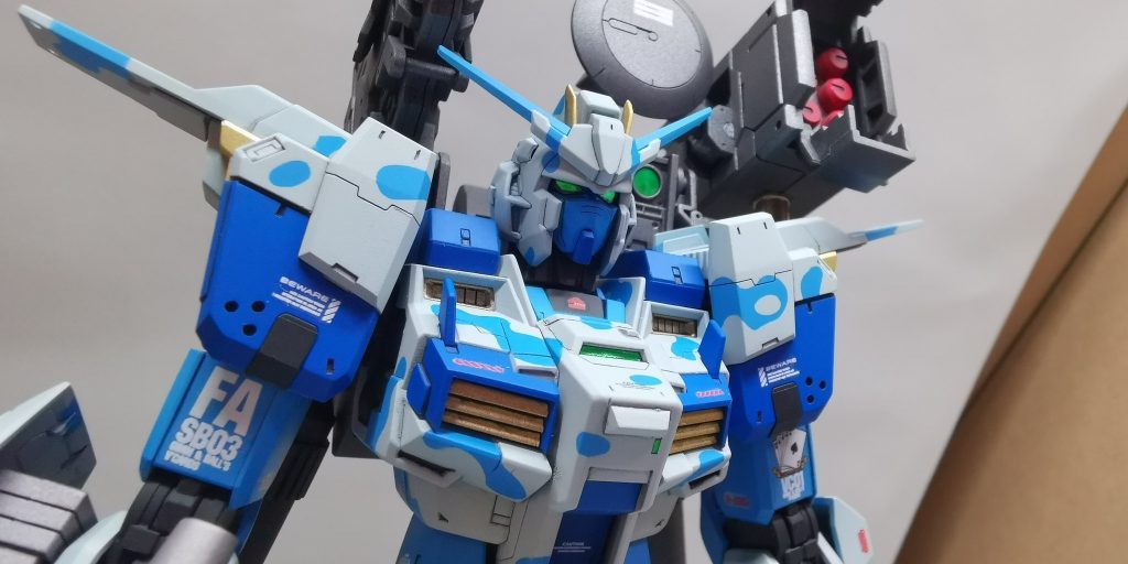 好き勝手塗装出来るのもガンプラの醍醐味ですね♫武装も盛って良かった( ๑´•ω•)