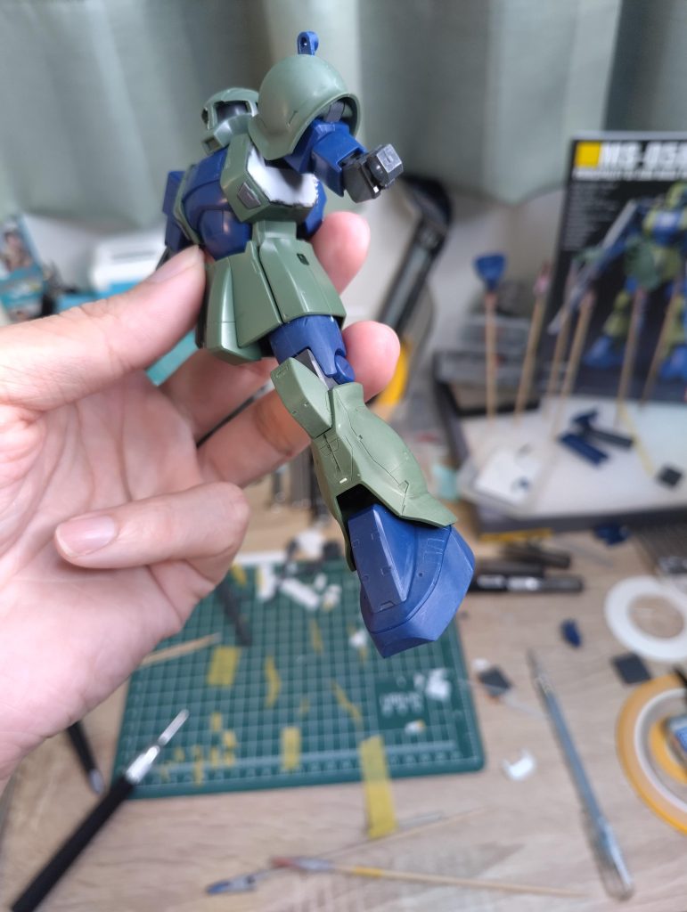 工作は主に胸のヴォリューム拡大とバックパック追加放熱板とアンテナ装備、なんか地味な改造ですが、もう精一杯です、これからも引き続きプラ板工作挑戦したいと思います。