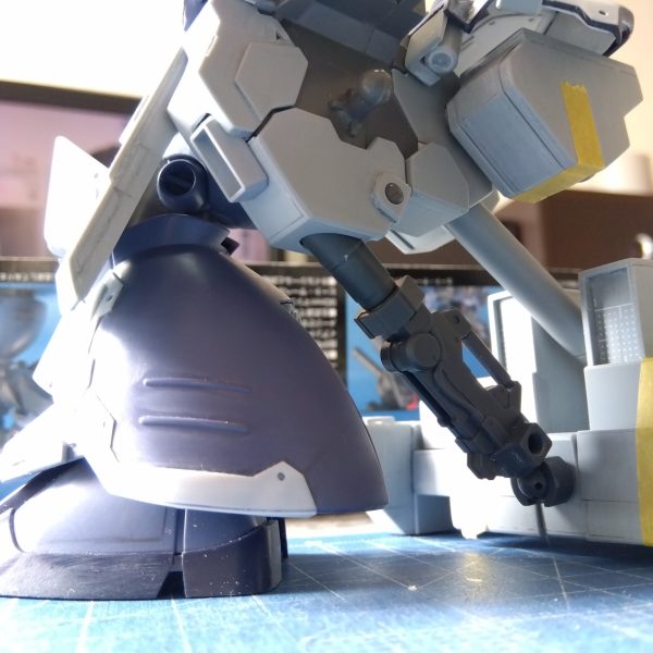 股下の改造進めております☺️後ろの重たいパーツとの接続部です。何か良いものはないかな〜と漁っていたところ、材料として使っていた30MMアルト陸戦仕様の武器がサイズもディテールも丁度良かったのでそのまま使ってみました😁でもこんなことしてますけど、後ろのパーツやスカート付けたらまったく見えなくなるという自己満足wこれぞ改造の醍醐味ですね🤣（2枚目）