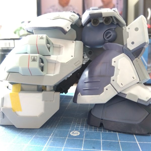 股下の改造進めております☺️後ろの重たいパーツとの接続部です。何か良いものはないかな〜と漁っていたところ、材料として使っていた30MMアルト陸戦仕様の武器がサイズもディテールも丁度良かったのでそのまま使ってみました😁でもこんなことしてますけど、後ろのパーツやスカート付けたらまったく見えなくなるという自己満足wこれぞ改造の醍醐味ですね🤣（4枚目）