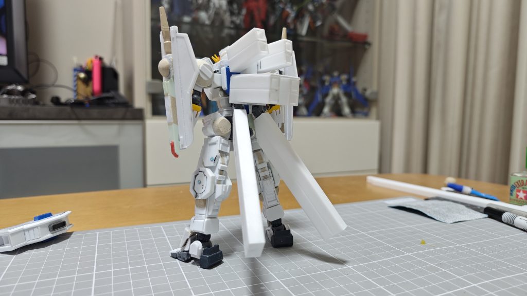 バックパックはプラ角材の貼り合わせよくここまで来たわ