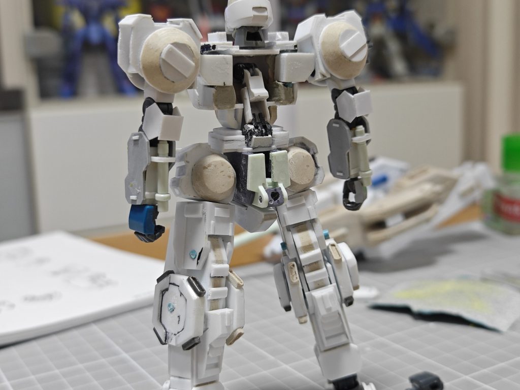 胴体内の変形フレーム万博ガンダムのグラスフェザーユニットのサブアームから流用シンデレラフィット☆