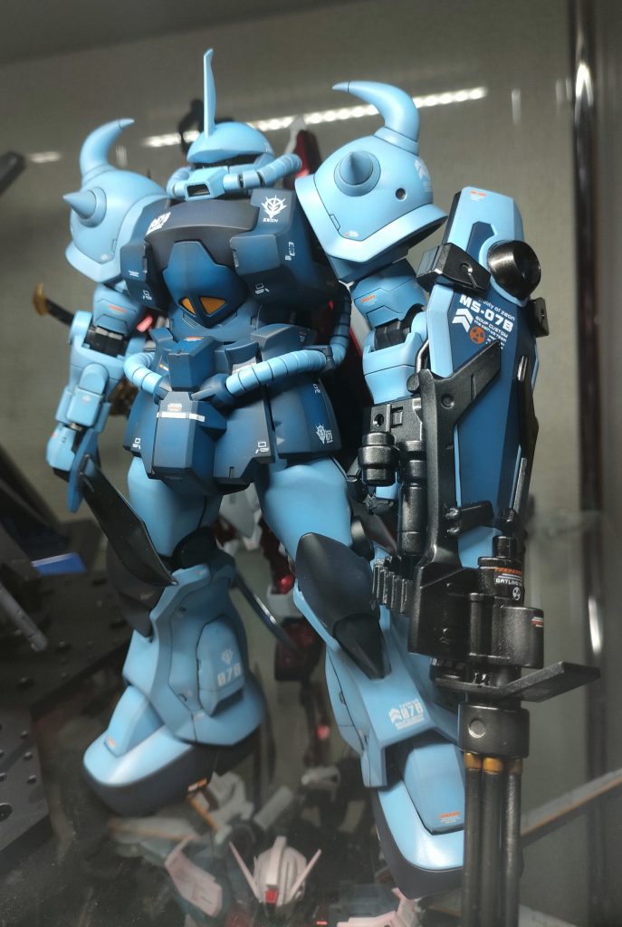 撮影するの忘れて飾っちゃったから、そのまま撮影。古いキットだけあってヒケだらけ。処理甘くて塗装したら目立って焦ったけど艶消しで誤魔化せた┐(´д`)┌ヤレヤレ