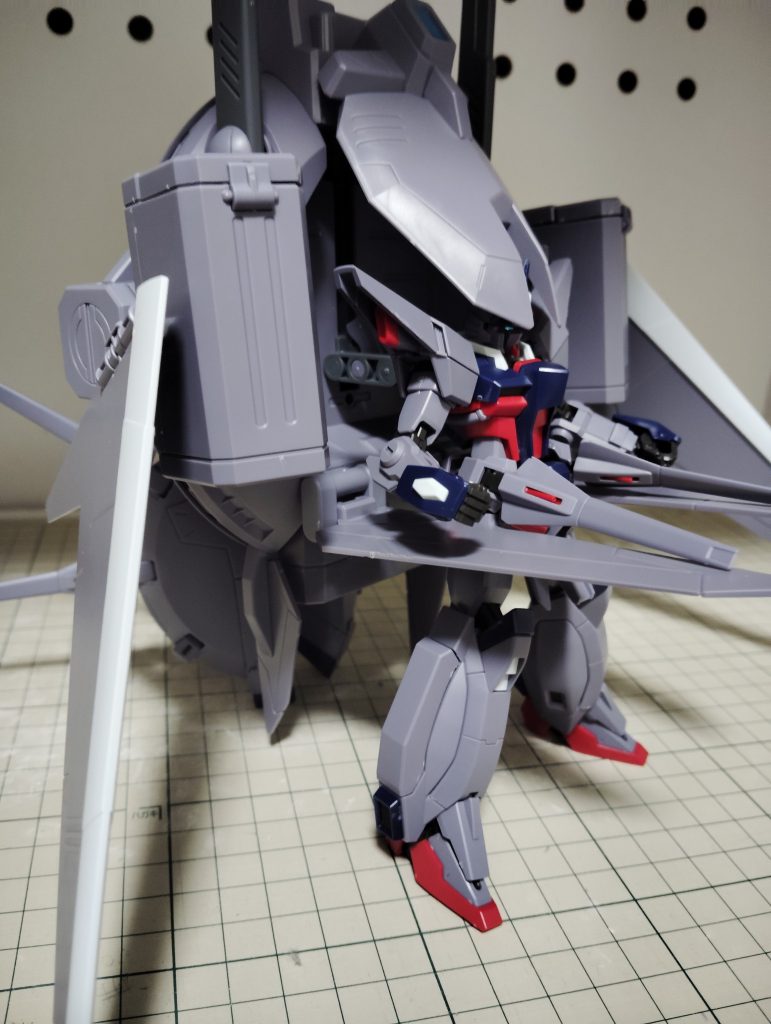 先の大戦後、崩壊するメサイヤで死んだと思われたレイが生きていて、極秘裏に修復されたレジェンド( SPECII)+超AIギルとマザーAIタリアを搭載したキャバリアーを駆りクーデター派とアコードを陰から成敗していく物語( 設定)