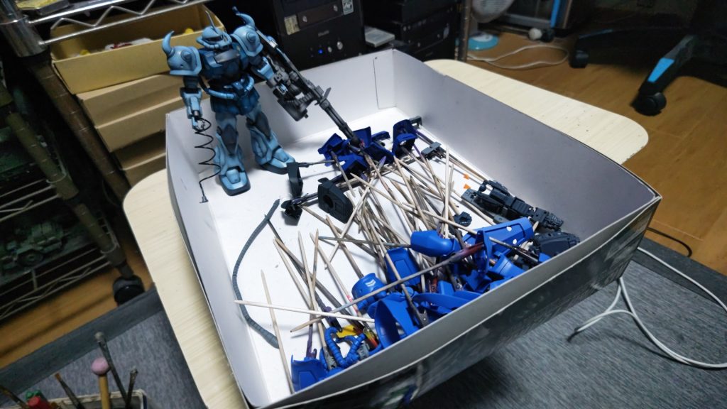 作品名：グフΣ(o>艸<)<p>再塗装のために解体</p>
